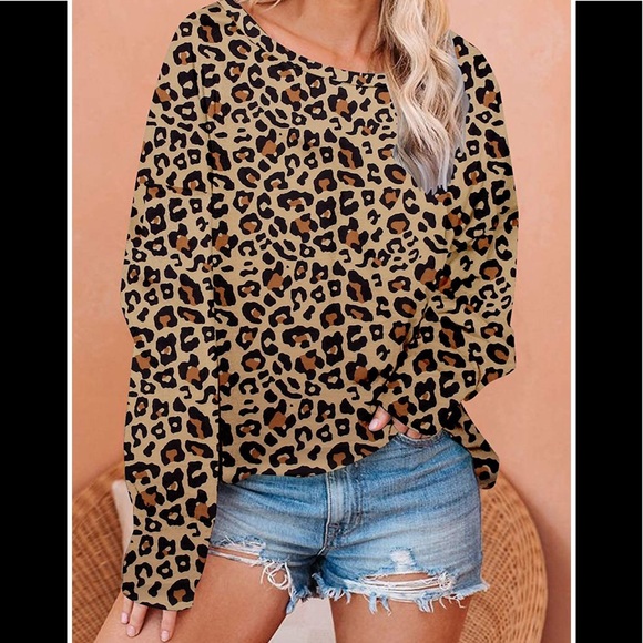 Tops - ☮️ Beautiful Leopard Print Long Sleeve Top